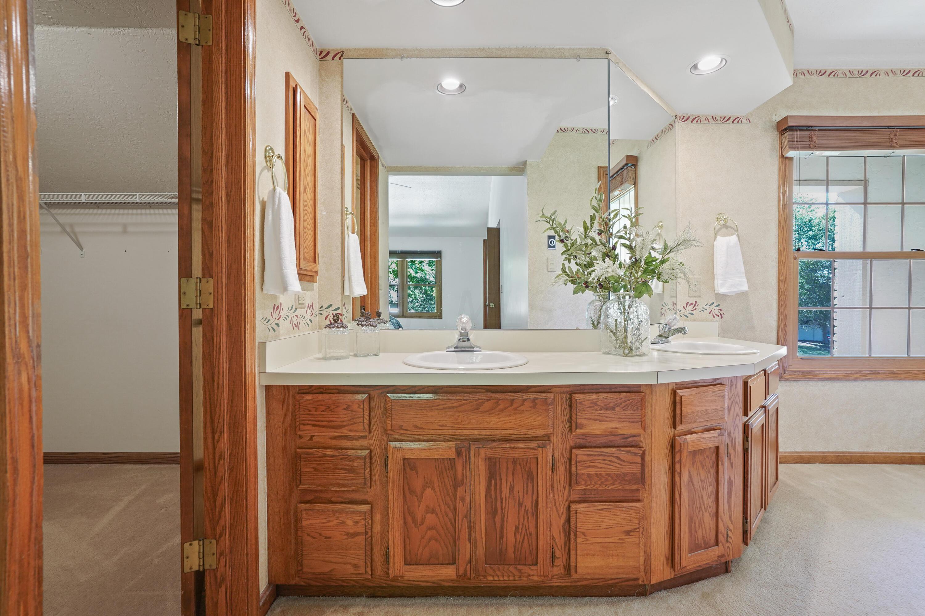 913 Riva Ridge Boulevard Columbus, OH 43230 - Photo 29 of 52 Gallery Image 29