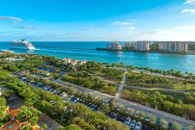 $13,000 | 300 South Pointe Drive, Unit 1701, Miami Beach, FL 33139