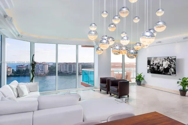 $13,000 | 300 South Pointe Drive, Unit 1701, Miami Beach, FL 33139