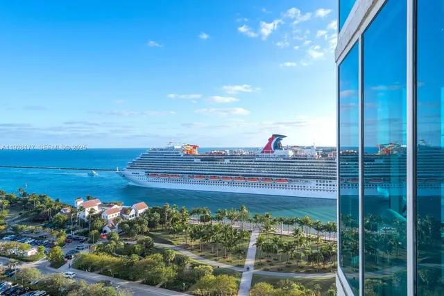 $13,000 | 300 South Pointe Drive, Unit 1701, Miami Beach, FL 33139