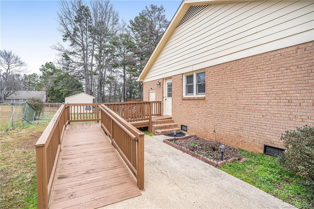 8615 Beechbrooke Road, Unit 2 Charlotte, NC 28227 - Photo 9 of 37 Gallery Image 9