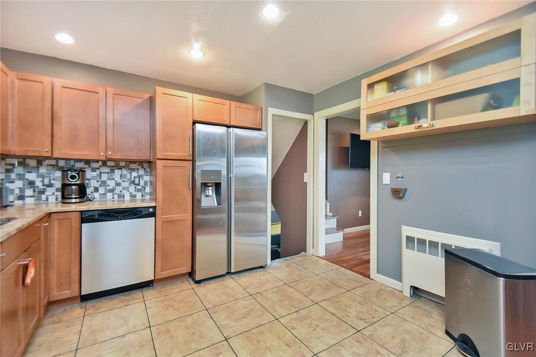 2947 Avon Road Bethlehem, PA 18017 - Photo 7 of 27 Gallery Image 7
