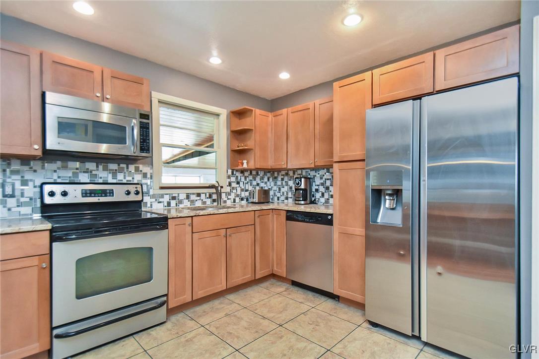 2947 Avon Road Bethlehem, PA 18017 - Photo 8 of 27 Gallery Image 8