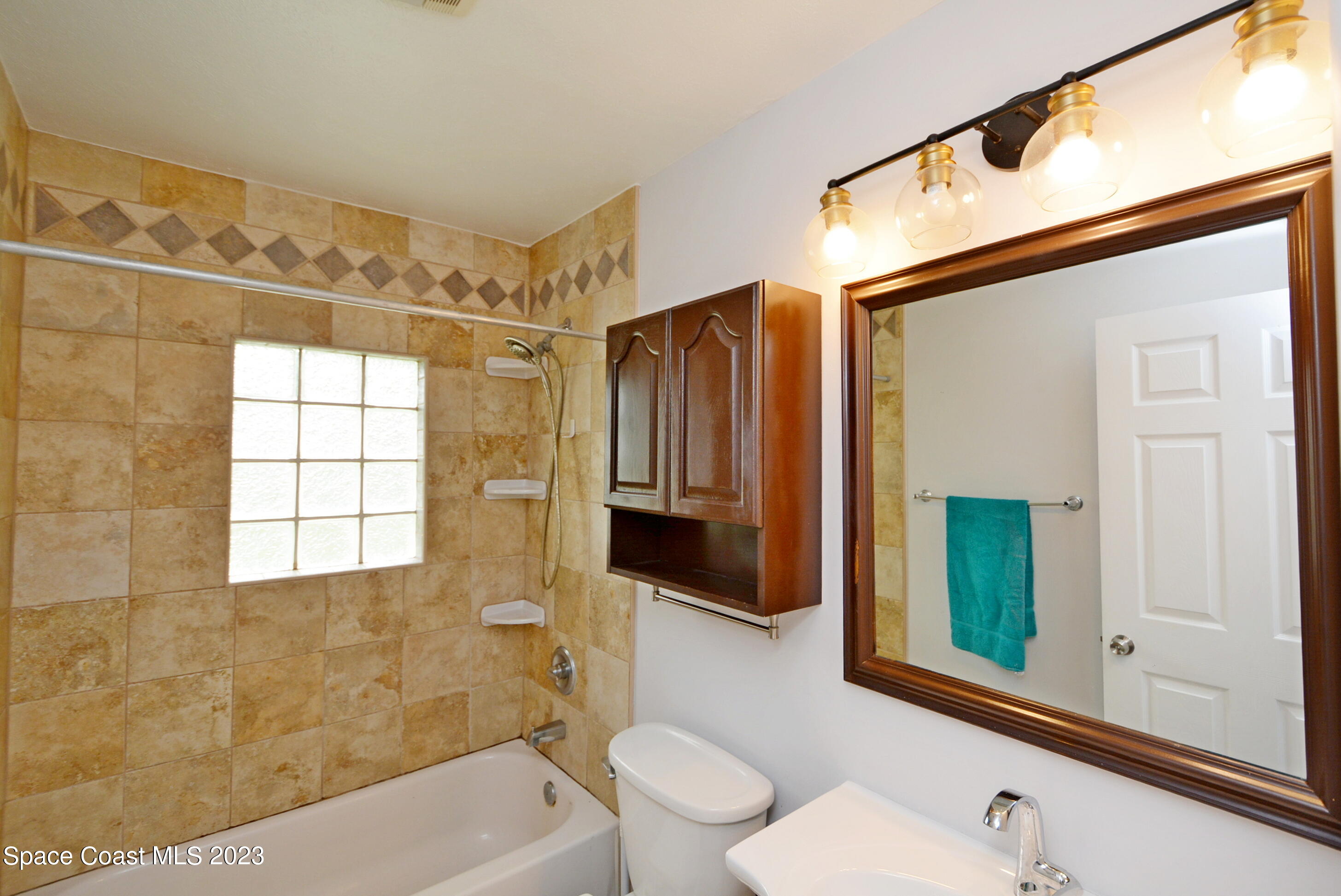 2579 Coventry Road Melbourne, FL 32935 - Photo 8 of 36 a bathroom with a toilet a sink and bathtub