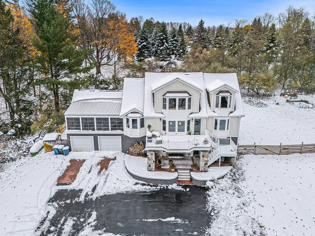 $765,000 | 6679 Dunecrest Avenue, Ludington, MI 49431