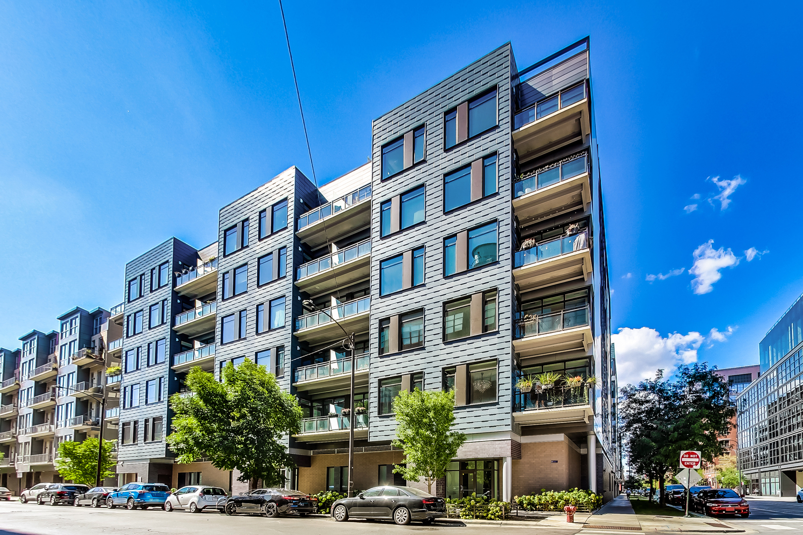 40 North Carpenter Street, Unit 5N Chicago, IL 60607 - Photo 1 of 29 a front view of a building