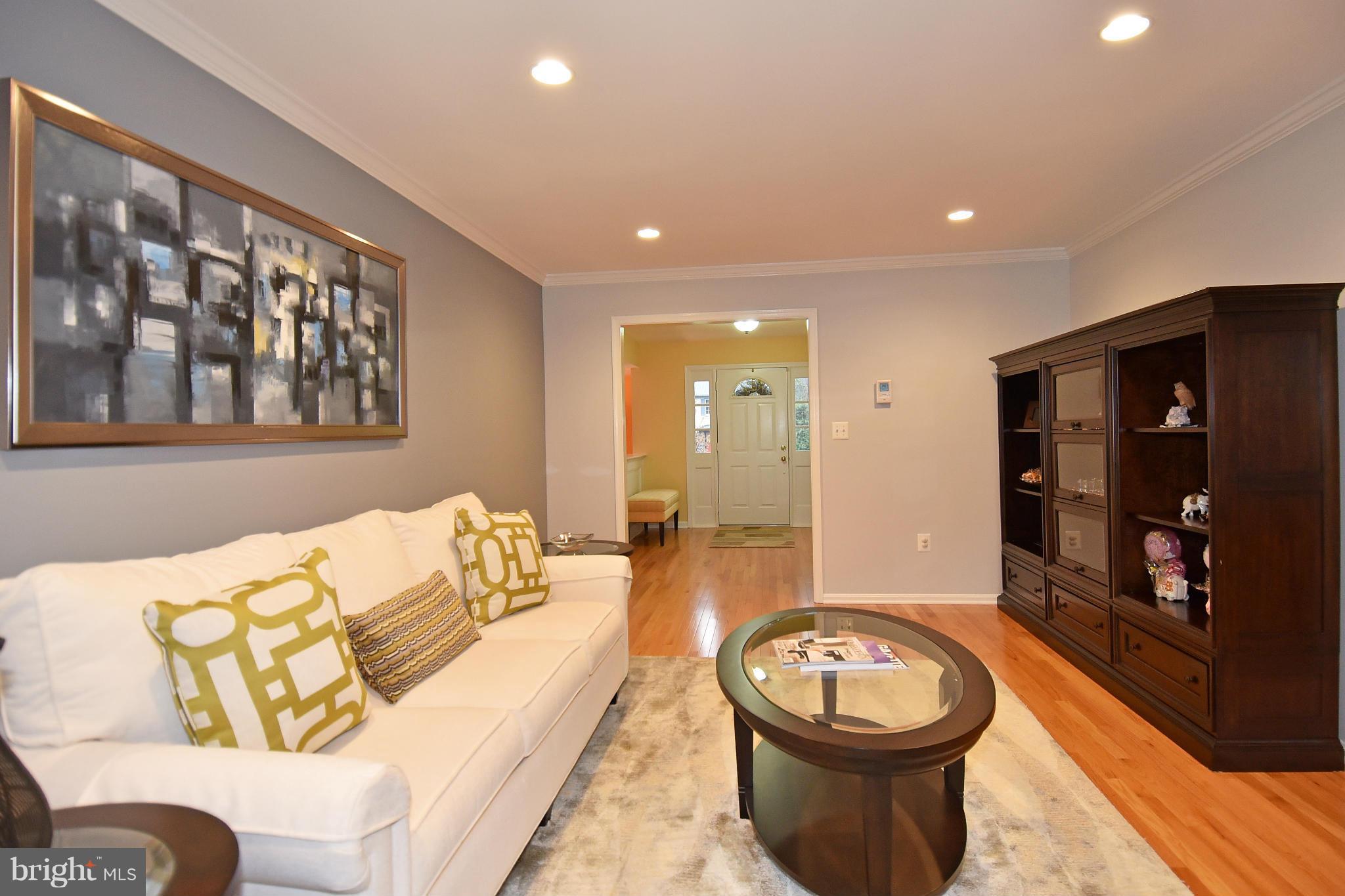 1820 Batten Hollow Road Vienna, VA 22182 - Photo 4 of 30 Living Room