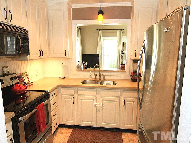 Lots of storage and easy working space in this efficient kitchen. Homeowner makes some fabulous food for her family here.