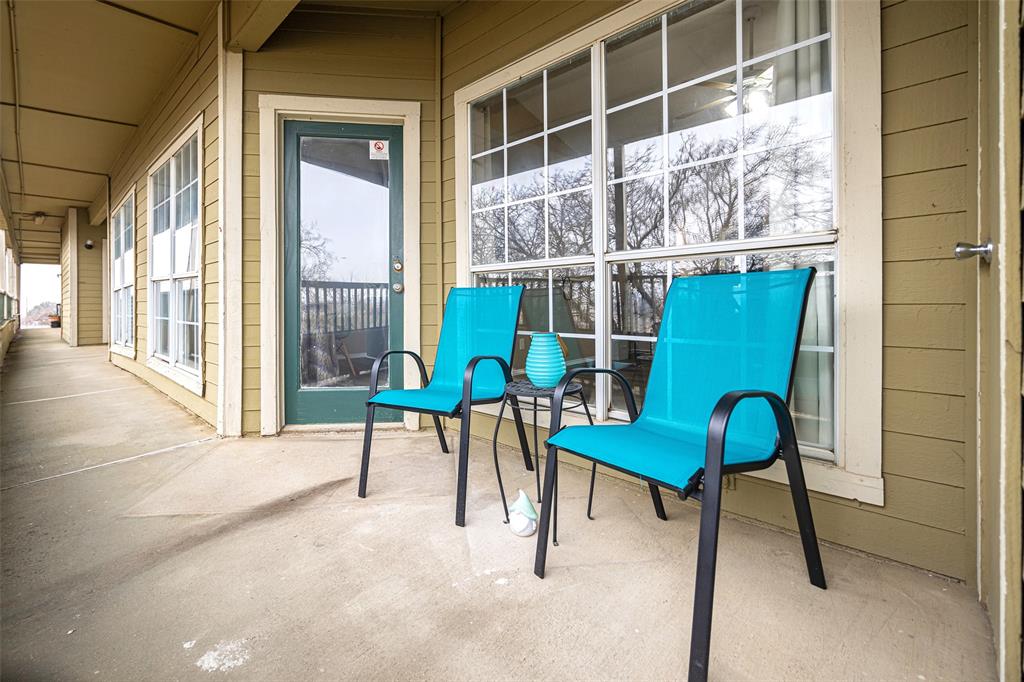 4113 Esters Road, Unit 609 Irving, TX 75038 - Photo 17 of 24 a room with furniture and a window