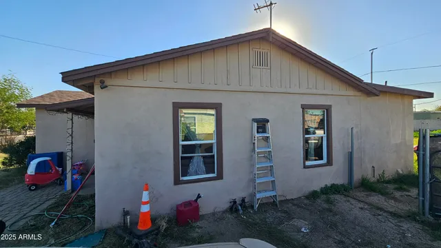 a front view of house with yard