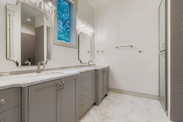 $3,200,000 | 294 Cove Road, Hudson, WI 54016