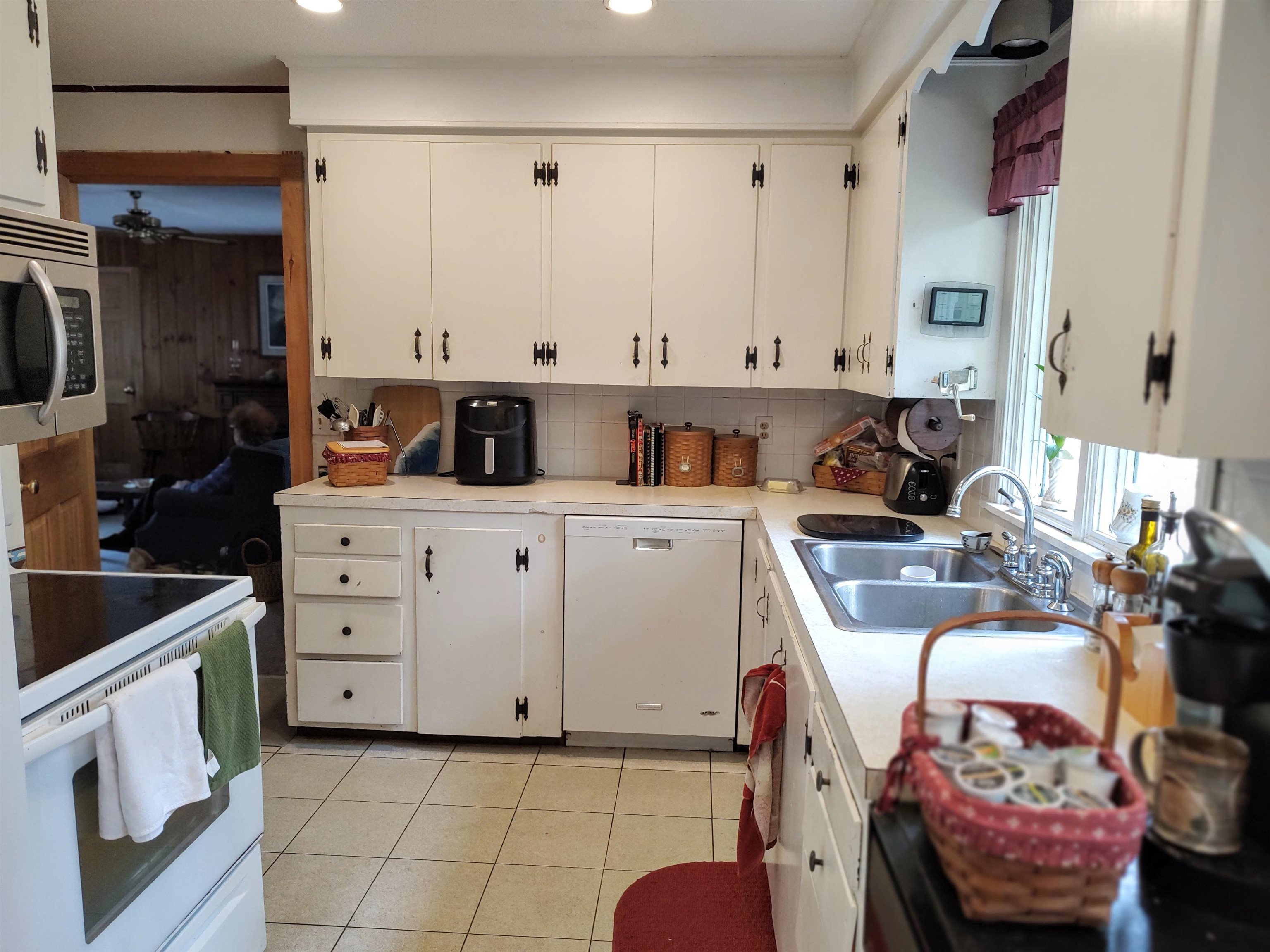 784 North Line Road Tuftonboro, NH 03816 - Photo 3 of 36
