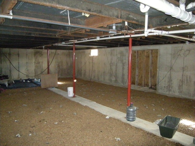 1755 Winding Road Amboy, IL 61310 - Photo 7 of 10 a view of a garage of the house