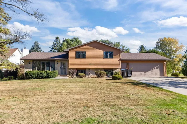 $475,000 | 634 East Walnut Place, Sturgeon Bay, WI 54235