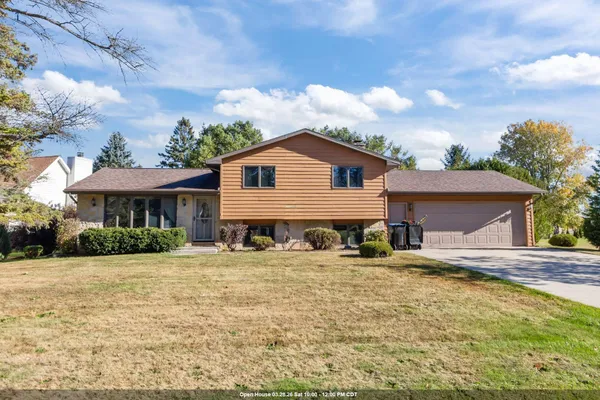 $469,900 | 634 East Walnut Place, Sturgeon Bay, WI 54235