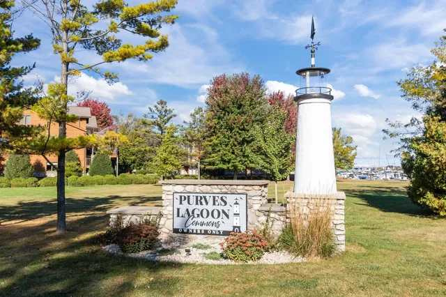 $475,000 | 634 East Walnut Place, Sturgeon Bay, WI 54235