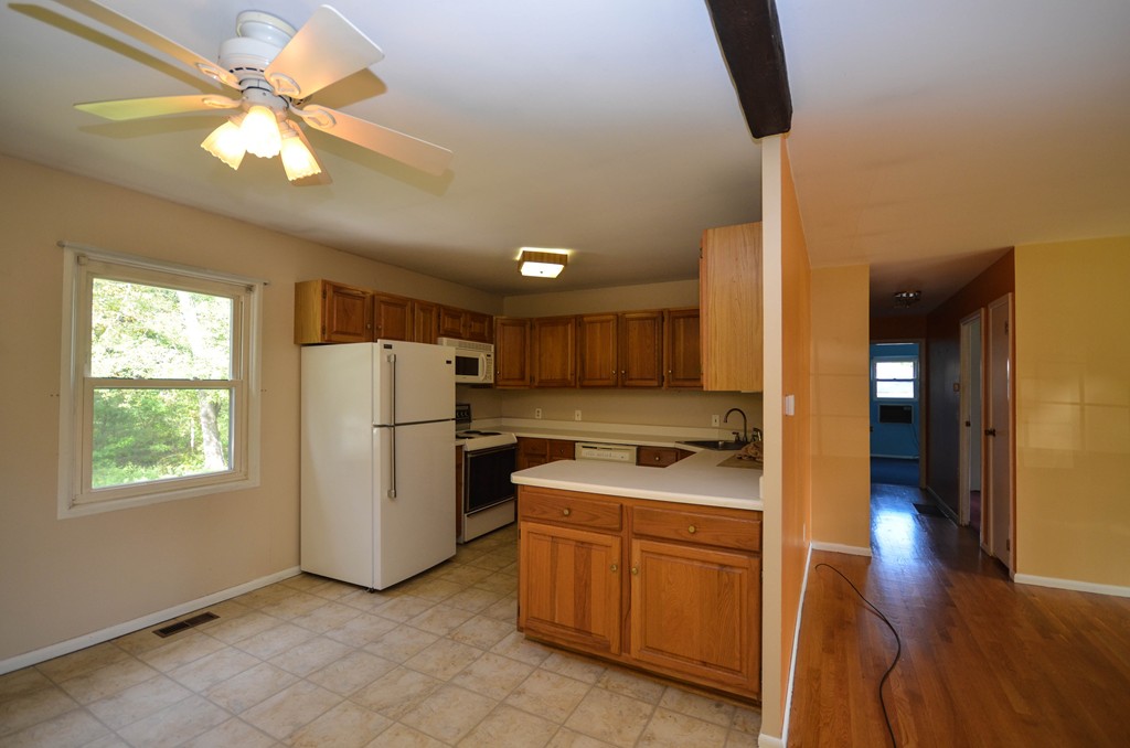 637 Benson Road Northbridge, MA 01588 - Photo 5 of 19 Gallery Image 5