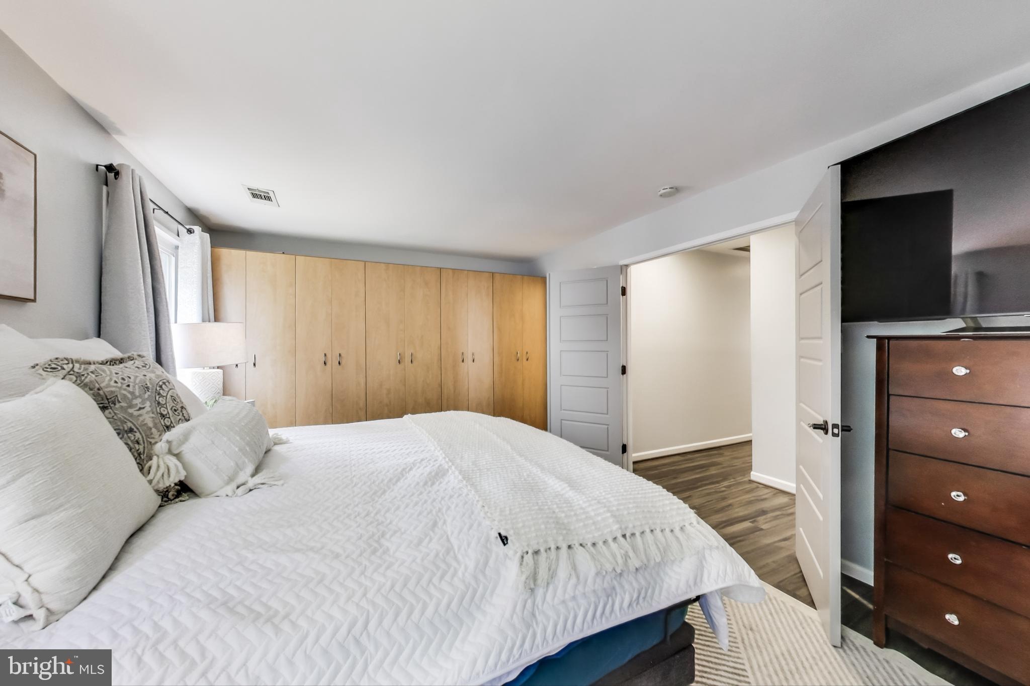 4400 Flintstone Road Alexandria, VA 22306 - Photo 15 of 39 Primary Bedroom Suite