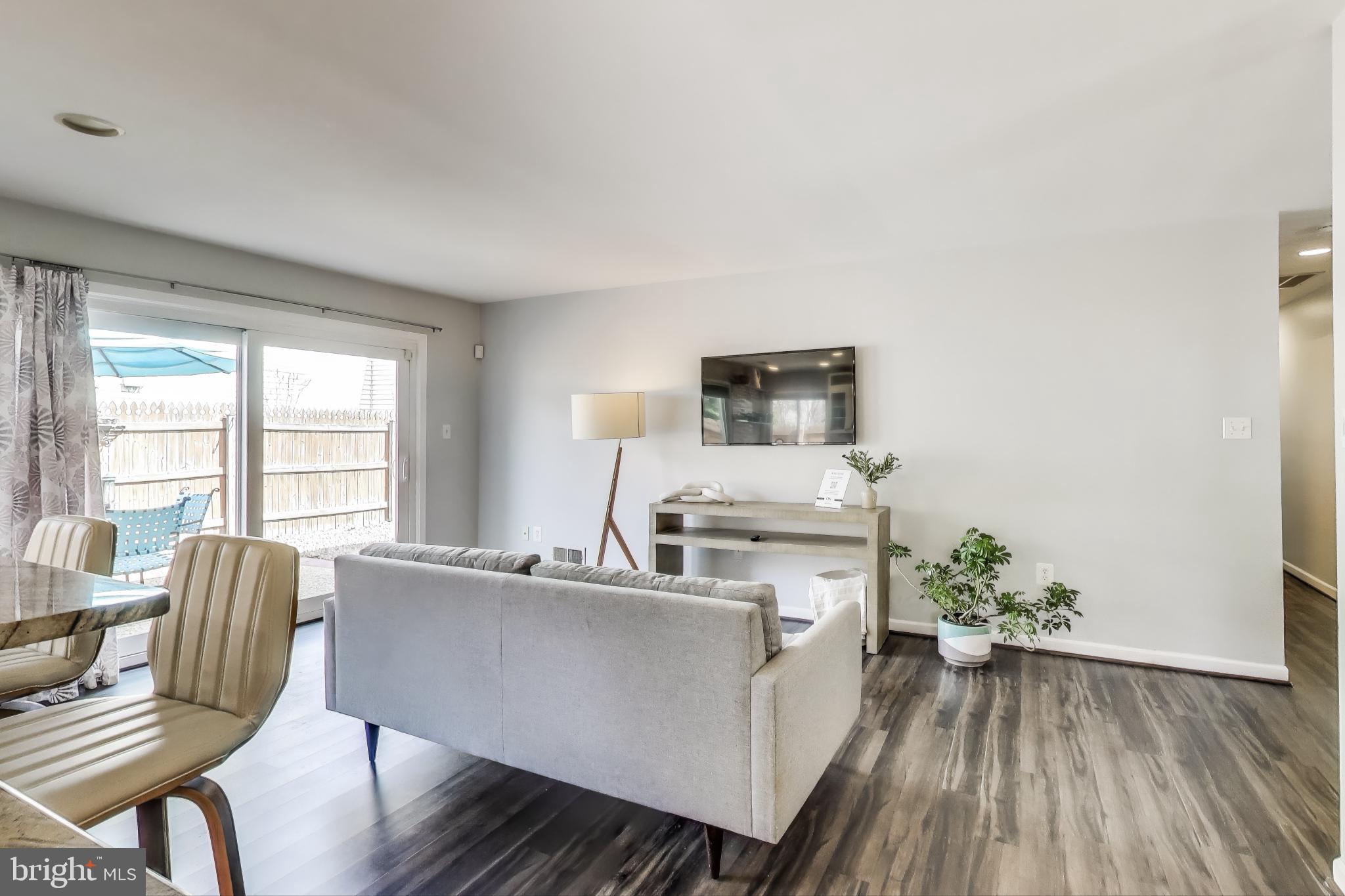 4400 Flintstone Road Alexandria, VA 22306 - Photo 9 of 39 Bonus Sitting Area