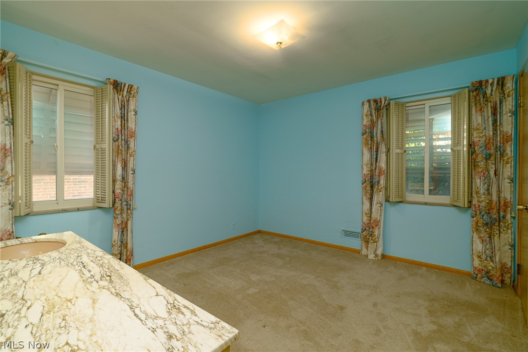 6572 South Canterbury Road Cleveland, OH 44129 - Photo 17 of 36 Second bedroom