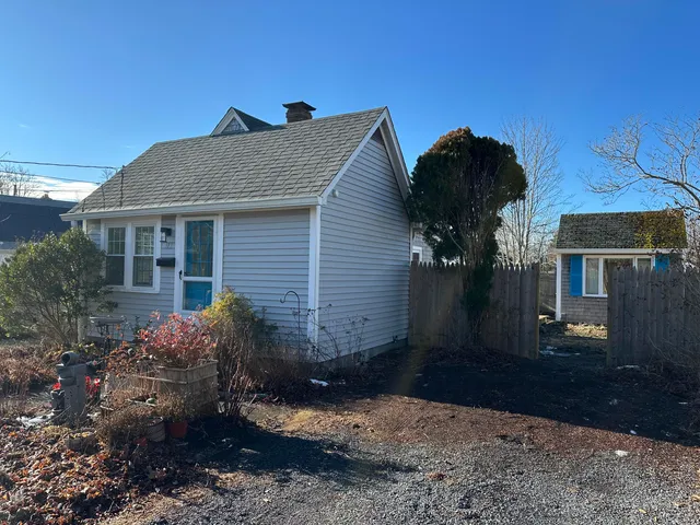 $350,000 | 117 Oak Neck Road, Hyannis, MA 02601