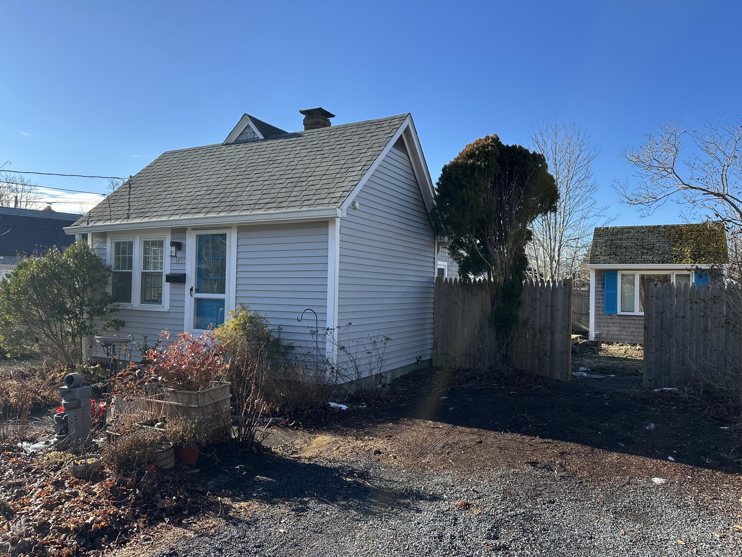 117 Oak Neck Road Hyannis, MA 02601 - Photo 4 of 25 a front view of a house with a yard