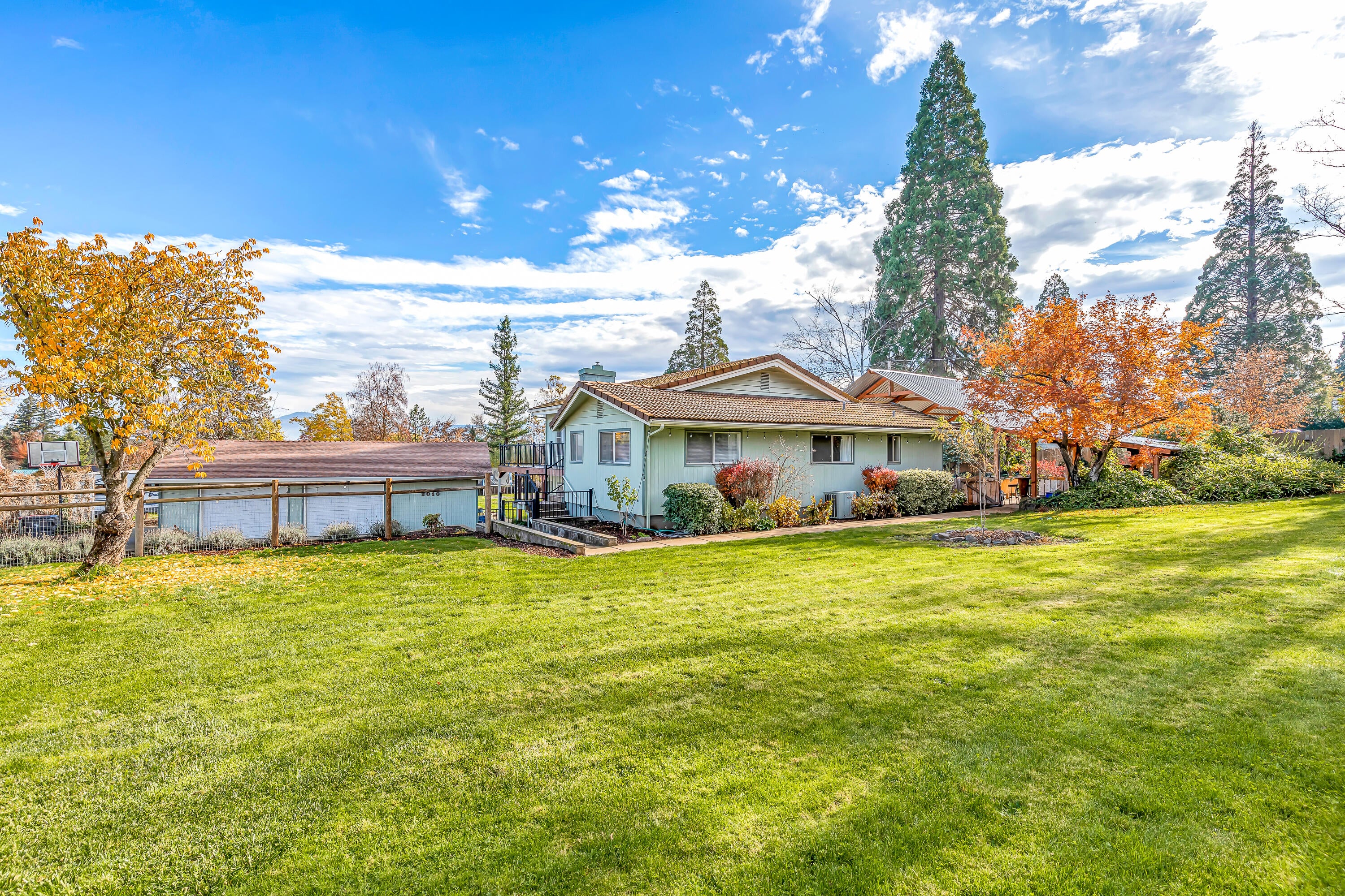 3010 Sylvia Road Central Point, OR 97502 - Photo 46 of 65 45
