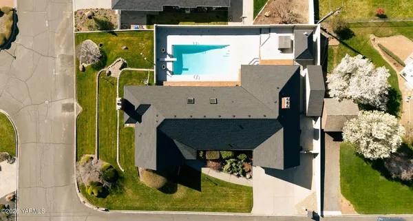 $830,000 | 6102 Douglas Drive, Yakima, WA 98908