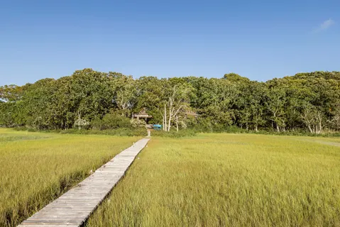 $2,195,000 | 100 Gerard Drive, East Hampton, NY 11937