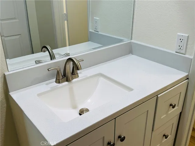 a picture of a bathroom