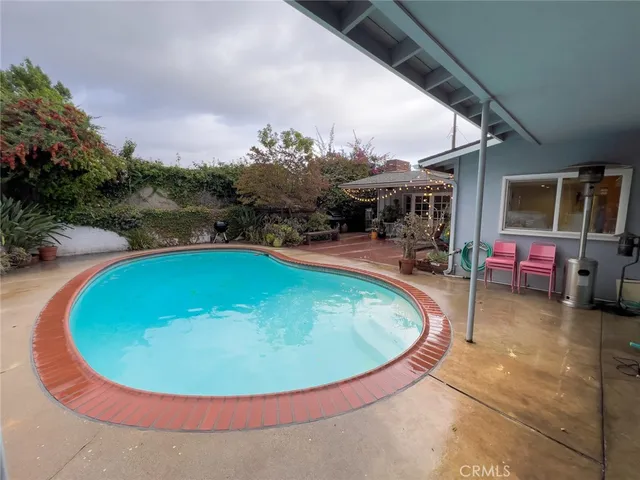 a view of a swimming pool with seating space
