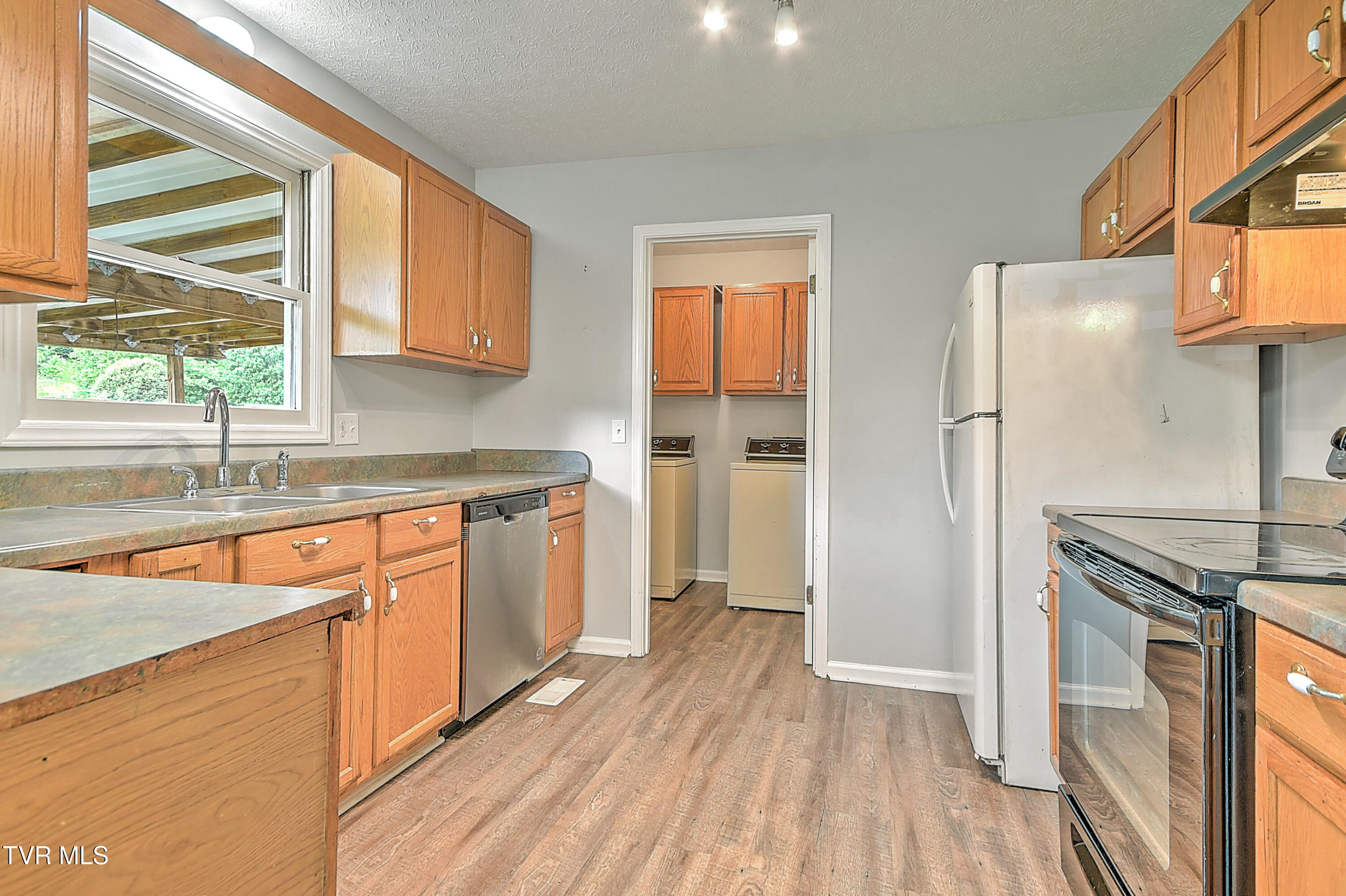 1117 Hunting Hill Road Piney Flats, TN 37686 - Photo 11 of 30 B6661AC5-B623-4A67-8C06-5BCA6C1F5432