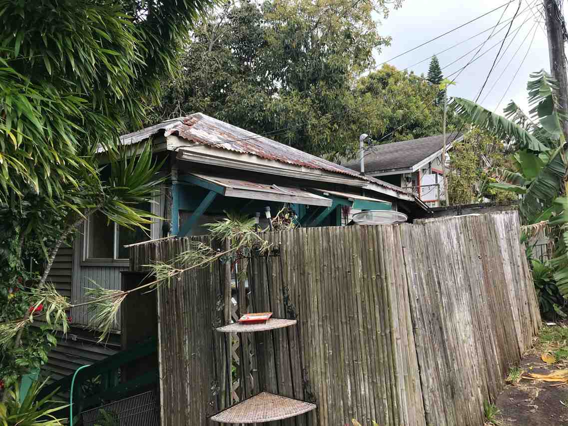 15 Olinda Road Makawao, HI 96768 - Photo 17 of 18 a backyard of a house with table and chairs