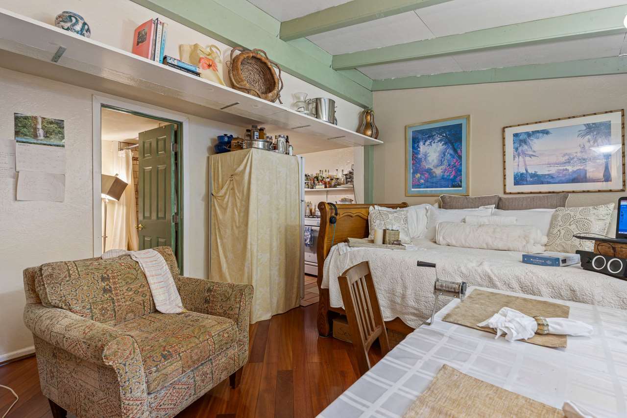 15 Olinda Road Makawao, HI 96768 - Photo 5 of 18 a living room with furniture and a couch