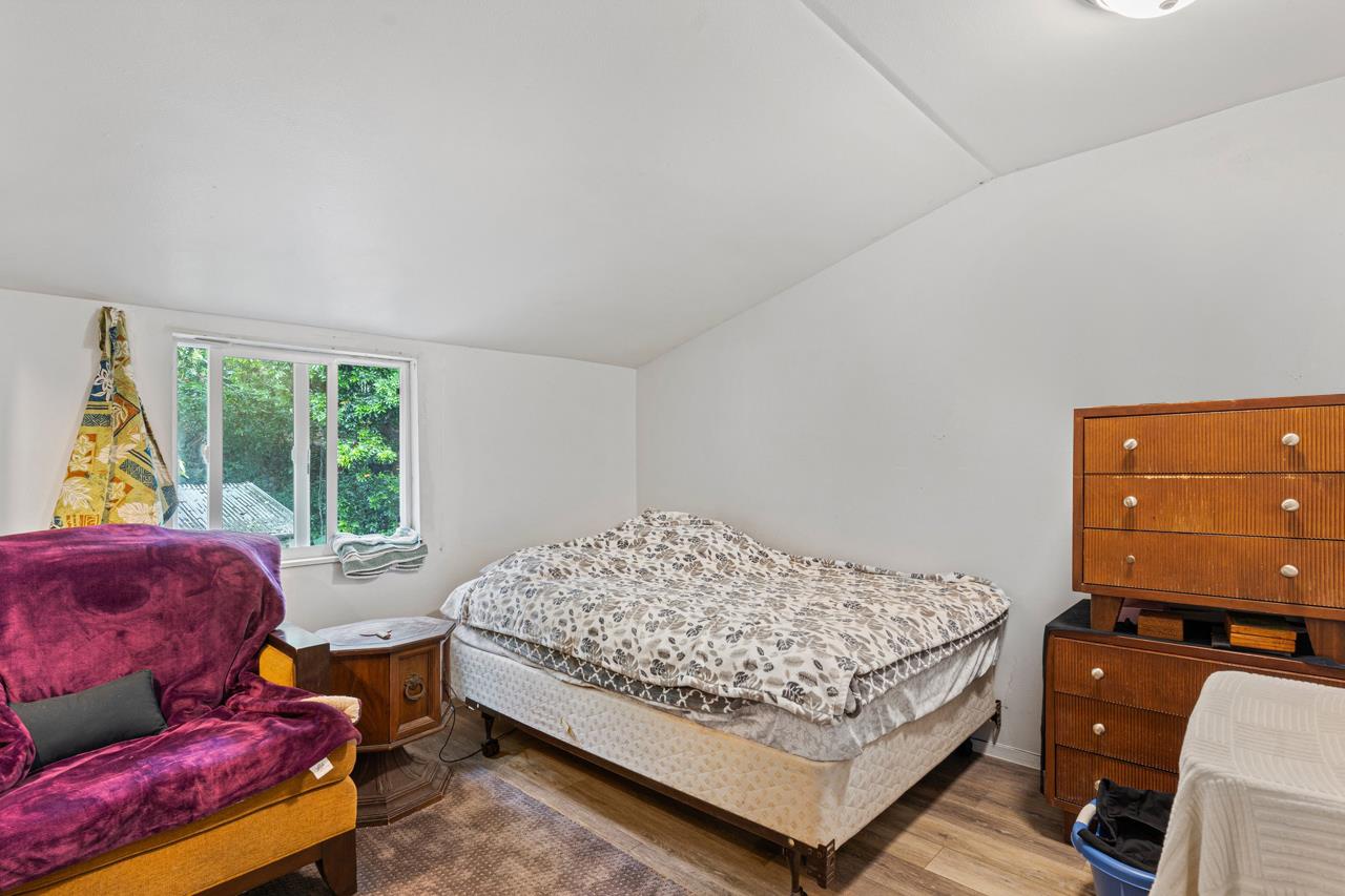 15 Olinda Road Makawao, HI 96768 - Photo 10 of 18 a bed room with a bed and a window