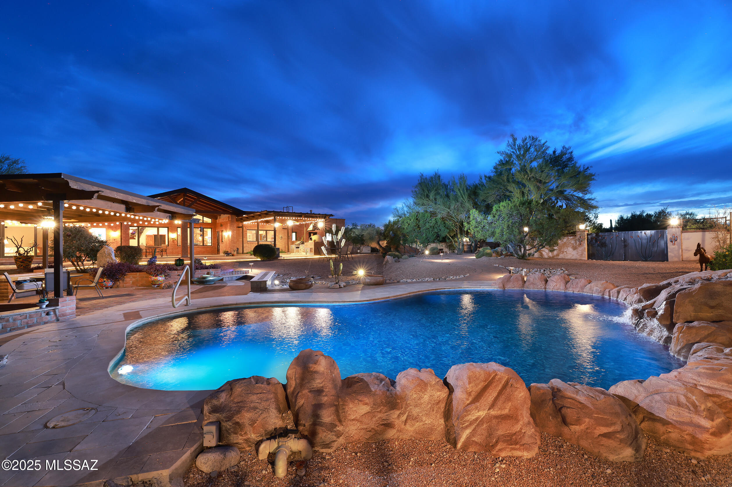 925 North Rancho Del Jefe Loop Tucson, AZ 85748 - Photo 2 of 52 a view of a swimming pool with outdoor seating