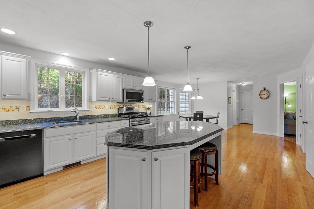 6 Riley Road Westford, MA 01886 - Photo 7 of 41 Gallery Image 7