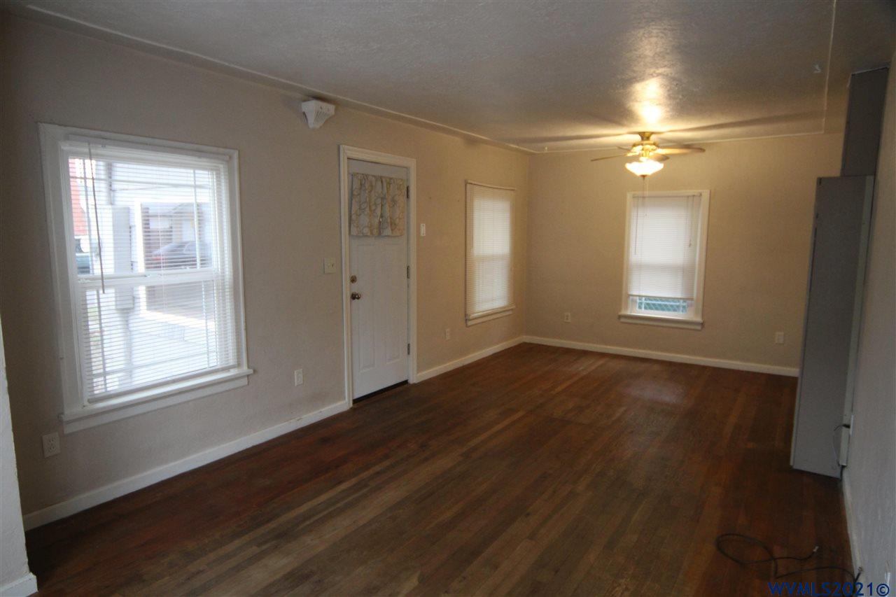 2347 Breyman Street Northeast Salem, OR 97301 - Photo 4 of 25
