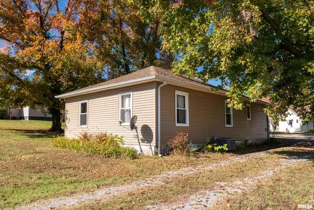 $84,900 | 320 Franklin Avenue, Orient, IL 62874