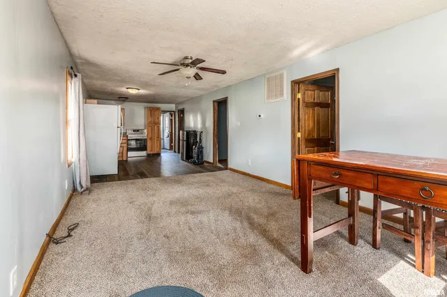 $84,900 | 320 Franklin Avenue, Orient, IL 62874