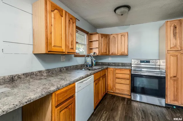 $84,900 | 320 Franklin Avenue, Orient, IL 62874