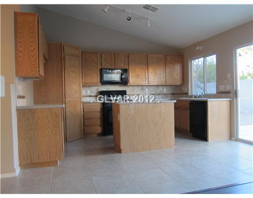696 Skyline Road Henderson, NV 89002 - Photo 11 of 25 Kitchen.