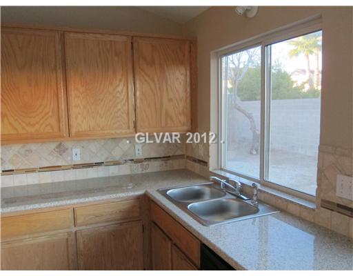 696 Skyline Road Henderson, NV 89002 - Photo 15 of 25 Kitchen.