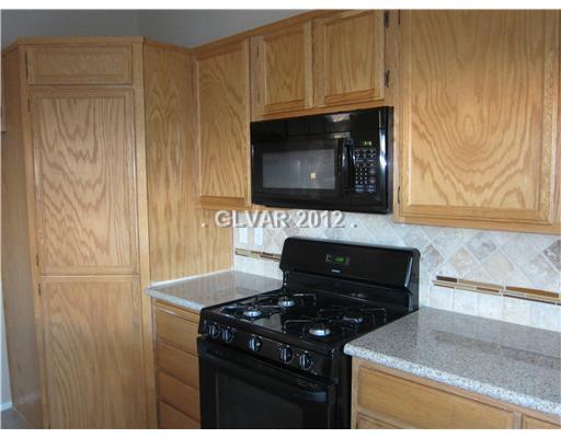 696 Skyline Road Henderson, NV 89002 - Photo 16 of 25 Kitchen.