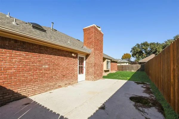 a view of a back yard of the house