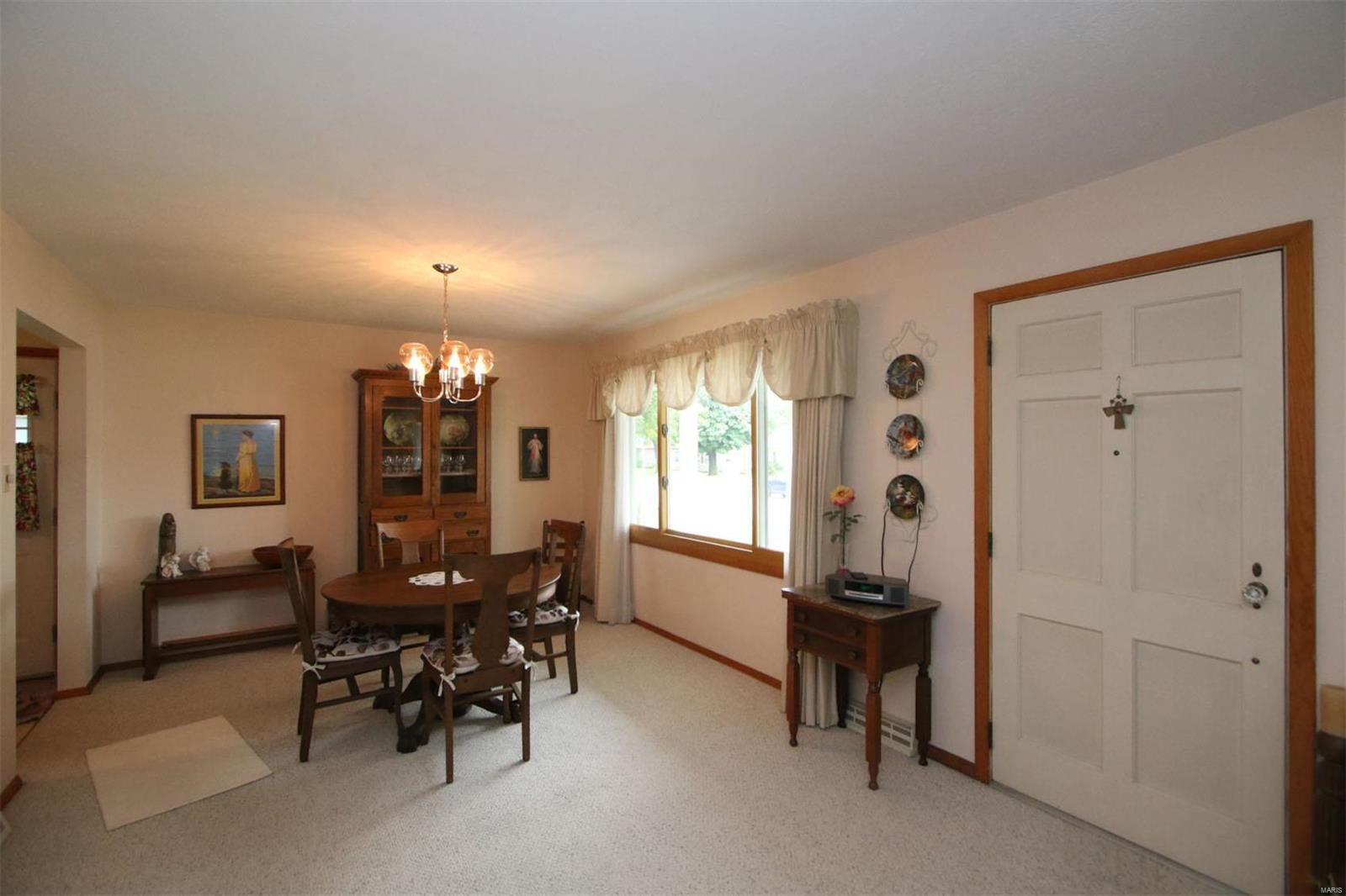 423 North Maple Avenue Roxana, IL 62084 - Photo 4 of 54