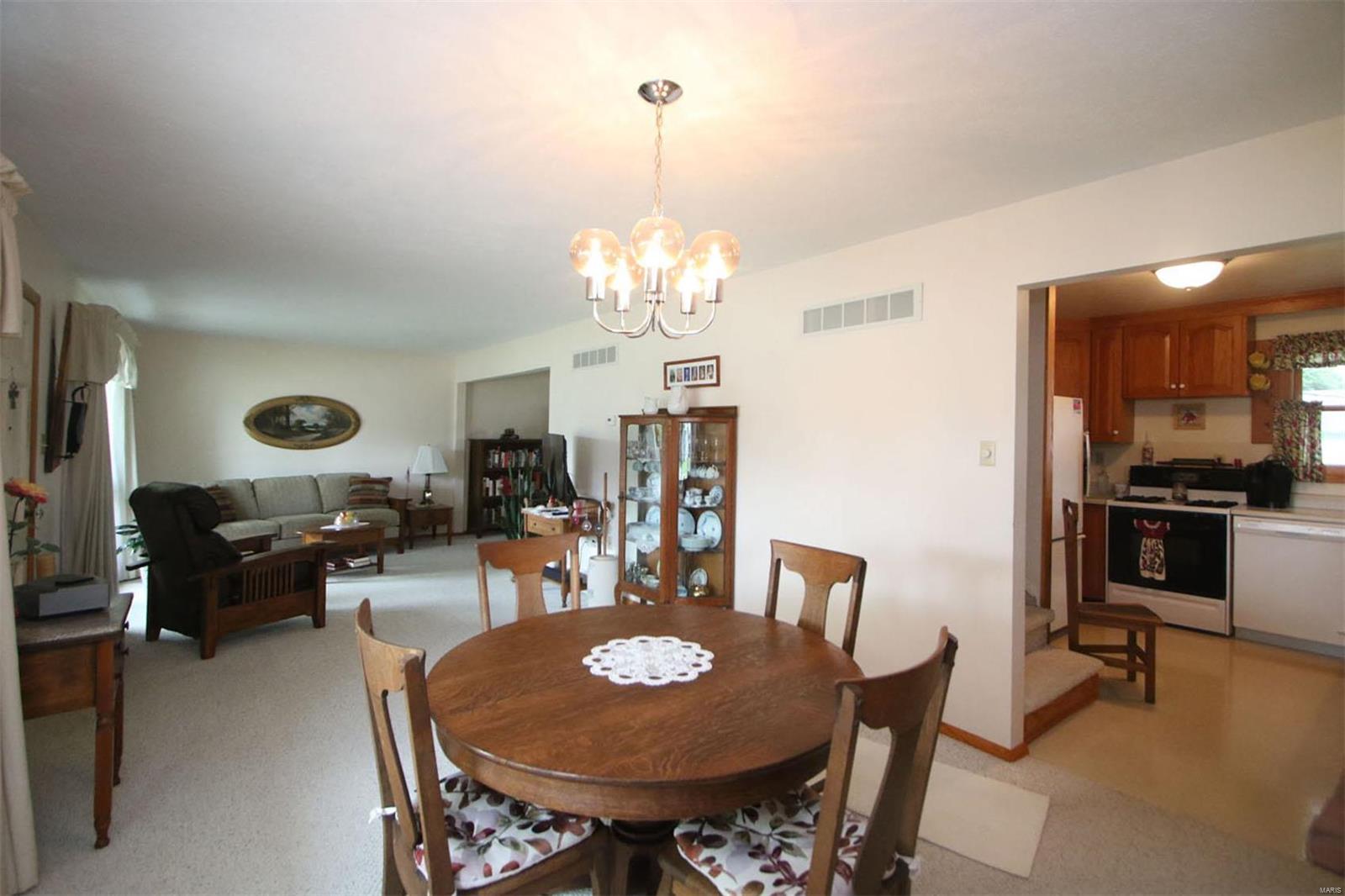 423 North Maple Avenue Roxana, IL 62084 - Photo 6 of 54