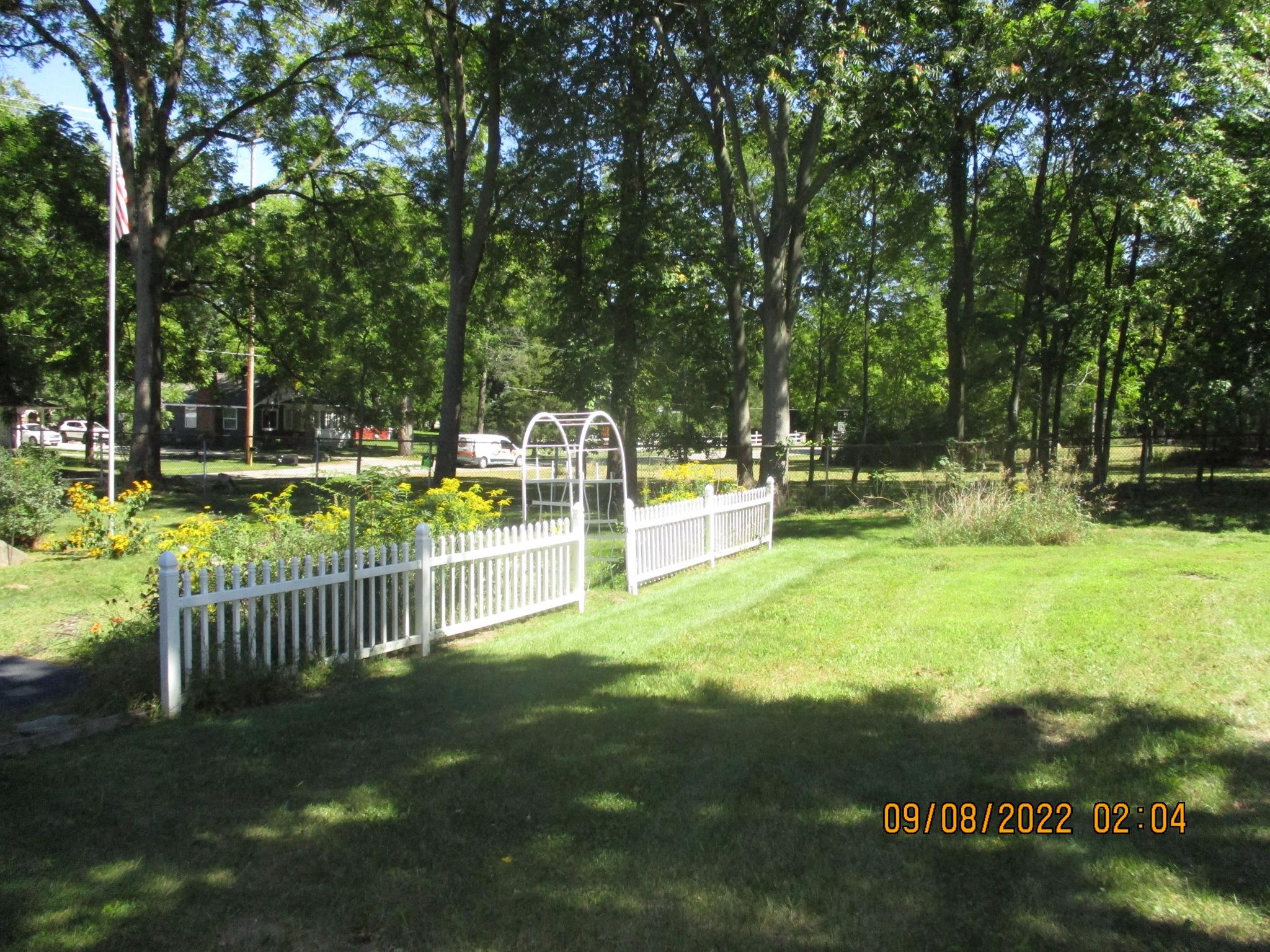 604 East South Holly Road Fenton, MI 48430 - Photo 7 of 24 50089675-6.JPG