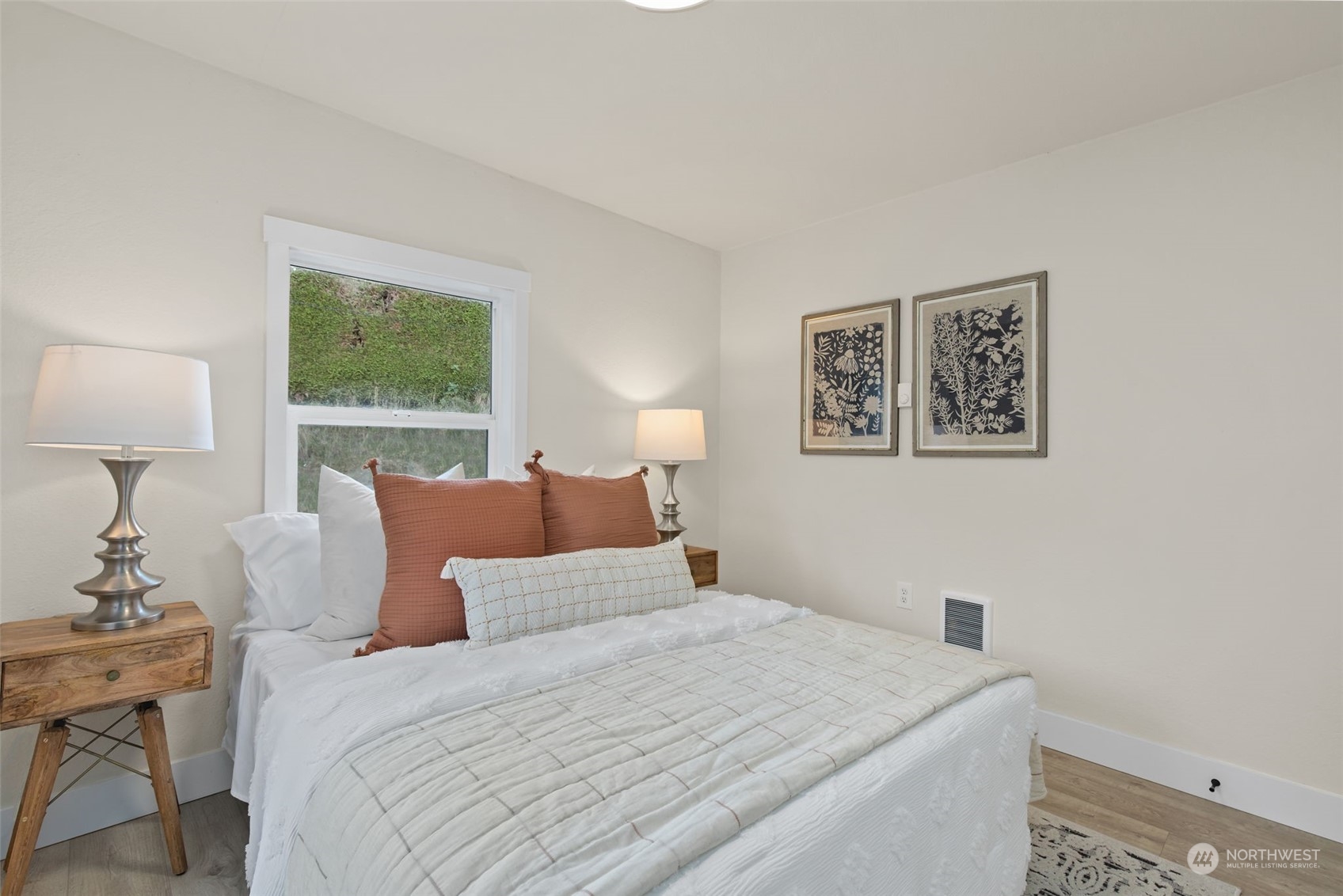 208 South 101st Street Seattle, WA 98168 - Photo 18 of 37 a bed room with a bed and a lamp