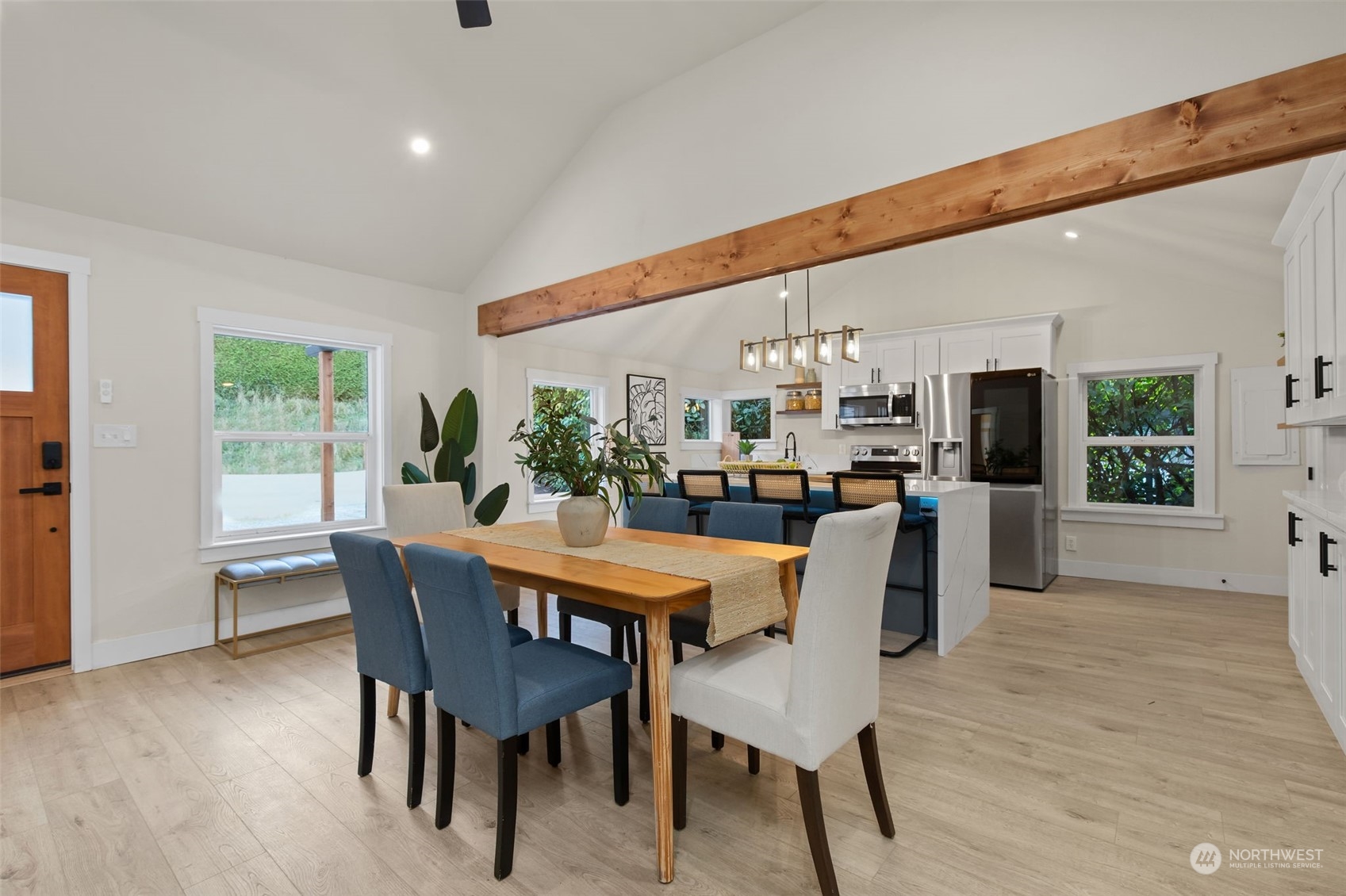 208 South 101st Street Seattle, WA 98168 - Photo 5 of 37 a dining room with furniture and window